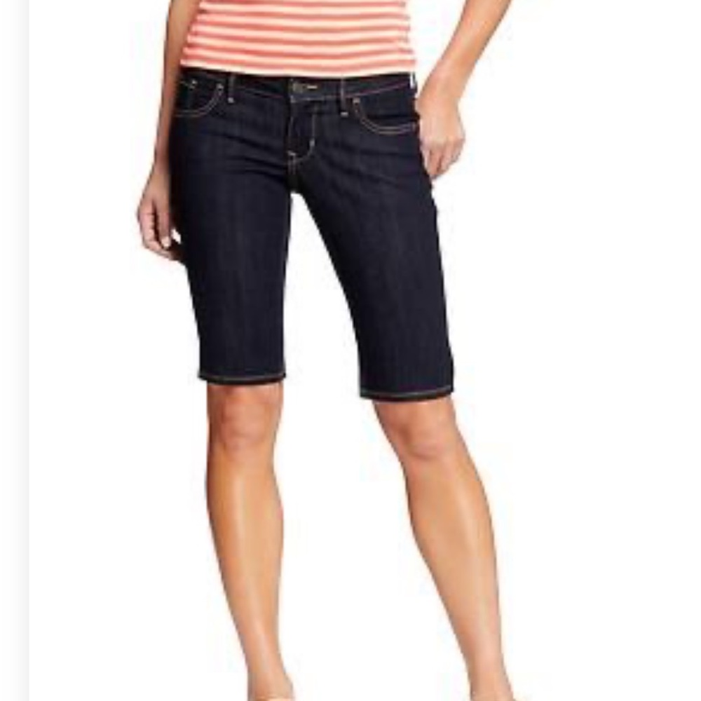 NWOT Old Navy The Rockstar Denim Jean Bermuda Shorts. Size 4